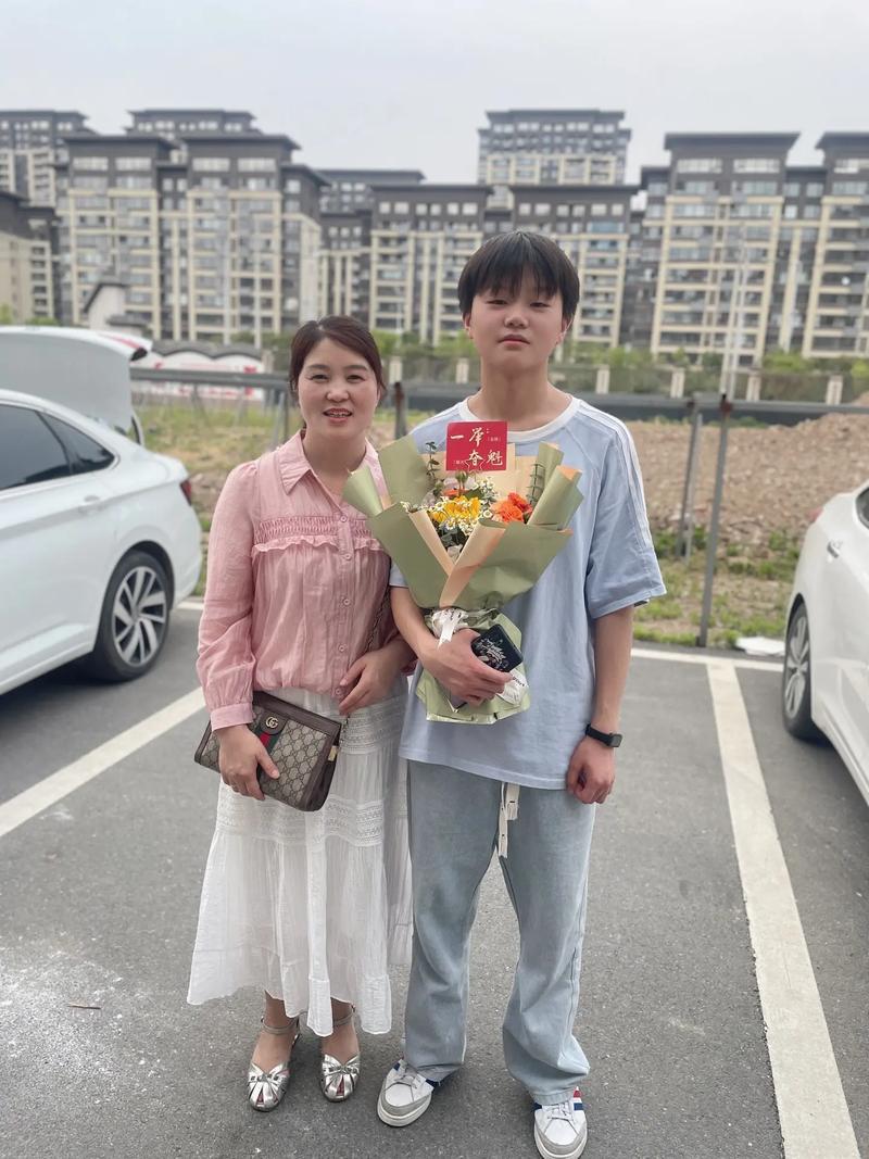 高考结束集体找妈妈,高考后和老妈准备回家